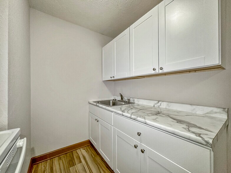 More Photos Of 2519 Clarkson Ave, Des Moines Apartments For Sale