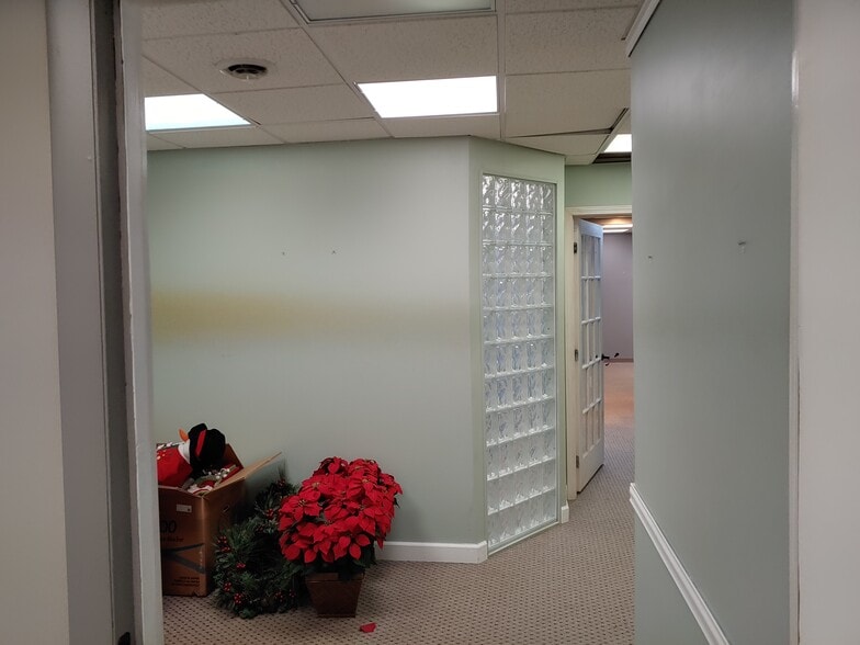 More Photos Of 8609 Kingston Pike, Knoxville Medical For Lease