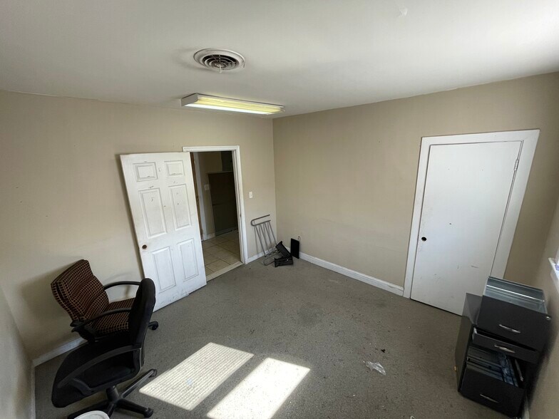 More Photos Of 2010-2012 Rhode Island Ave NE, Washington Storefront Retail Office For Lease