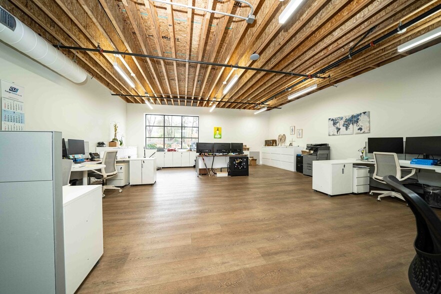 More Photos Of 2001 Saturn St, Monterey Park Light Distribution For Sale