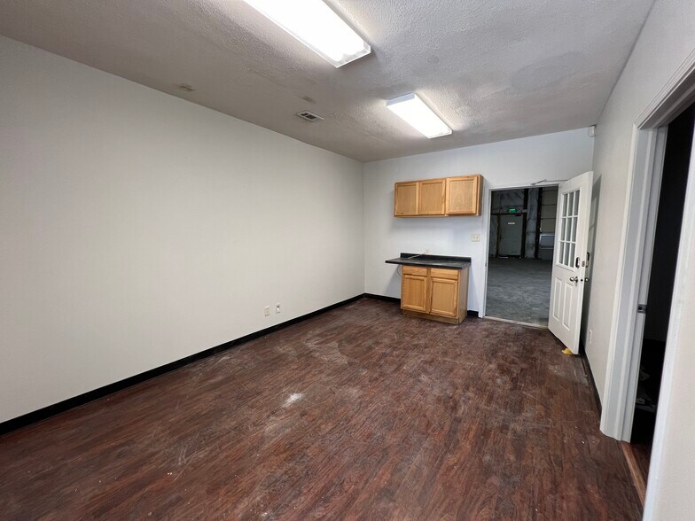 More Photos Of 1101 Swan, Terre Haute Warehouse For Sale