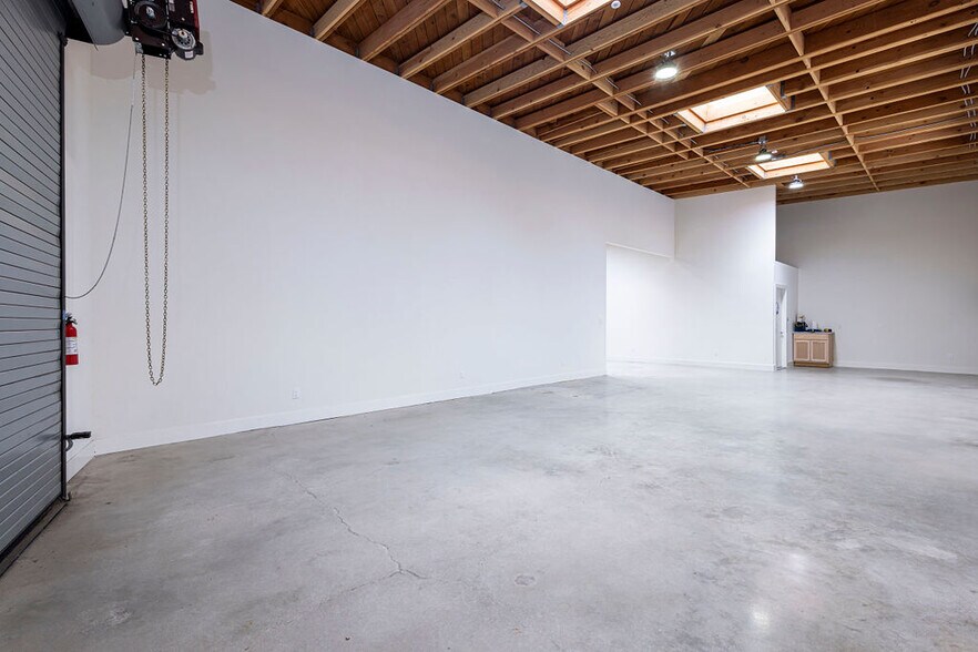 More Photos Of 5131-5137 W Jefferson Blvd, Los Angeles Warehouse For Lease