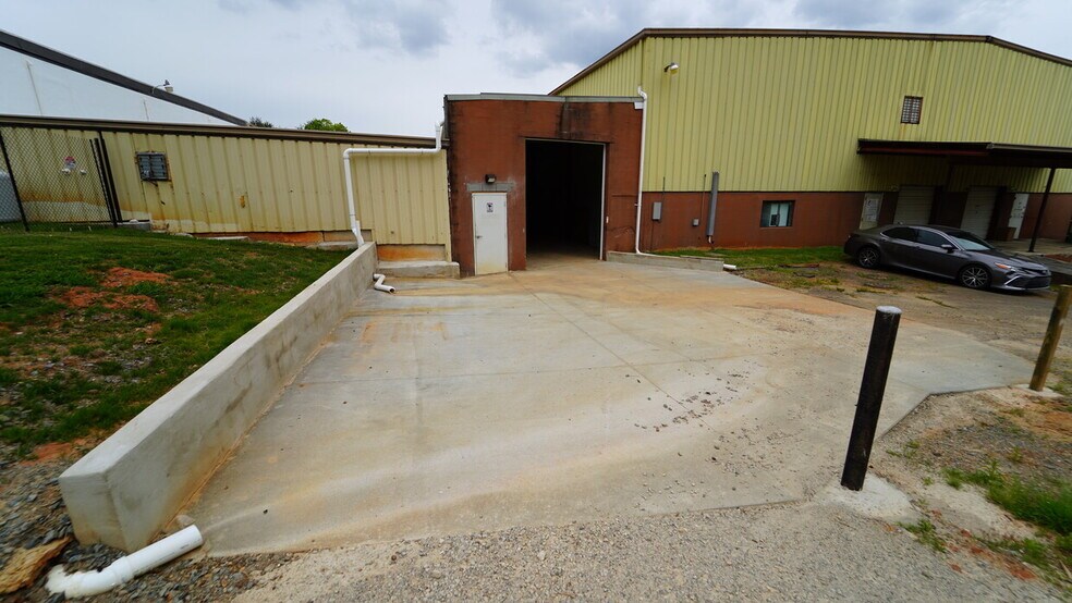 More Photos Of 662 Angus Ct, Rural Hall Light Distribution For Lease