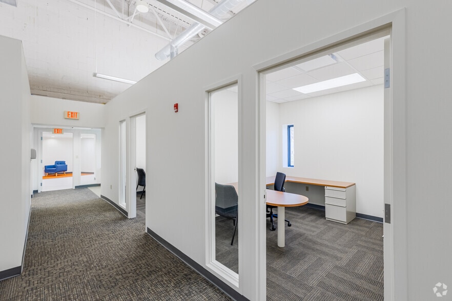 More Photos Of 2090 Greentree Rd, Pittsburgh Office For Lease