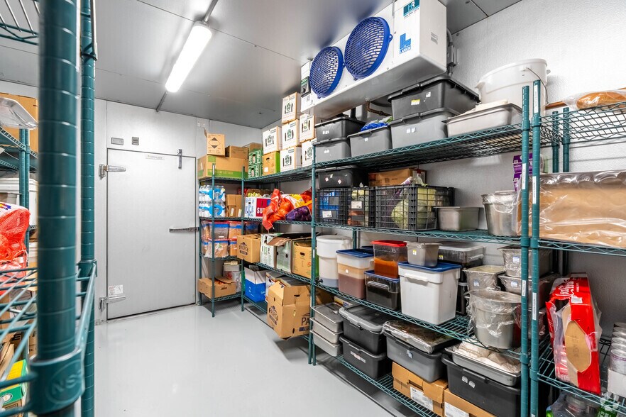 More Photos Of 5600 Roosevelt Way, Seattle Freestanding For Lease