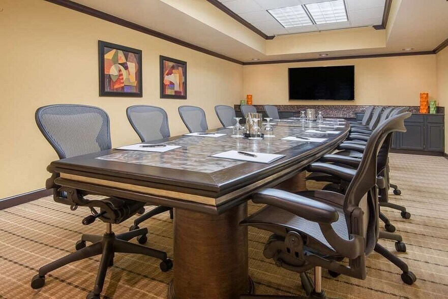 More Photos Of 2101 S Meridian Ave, Oklahoma City Hotel For Sale