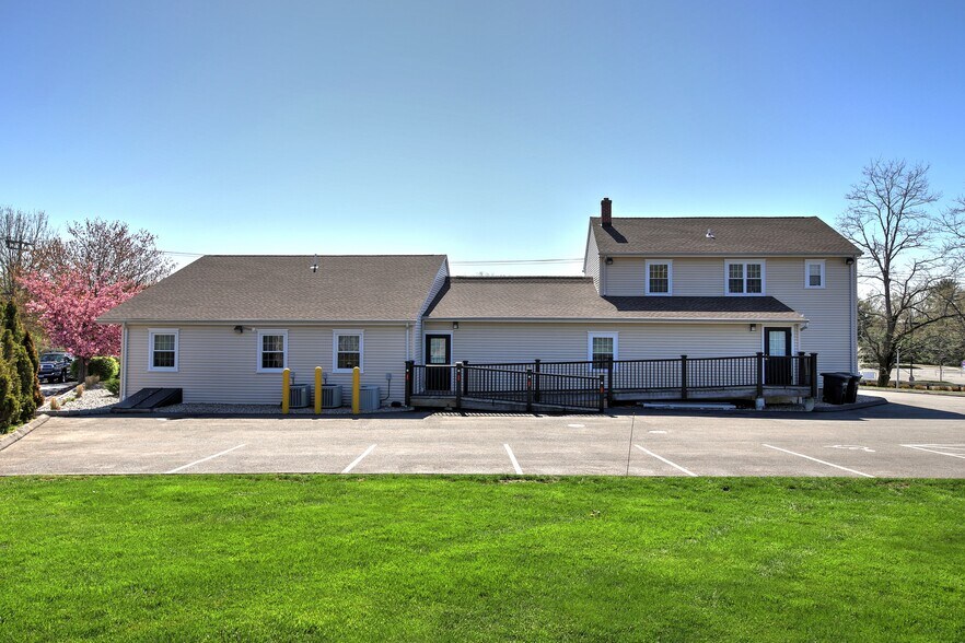 More Photos Of 471 Monroe Tpke, Monroe Medical For Lease