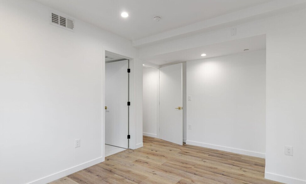 More Photos Of 10821 Hartsook St, North Hollywood Apartments For Sale