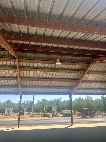 More Photos Of 1270 E Riverside St, Shafter Service For Sale