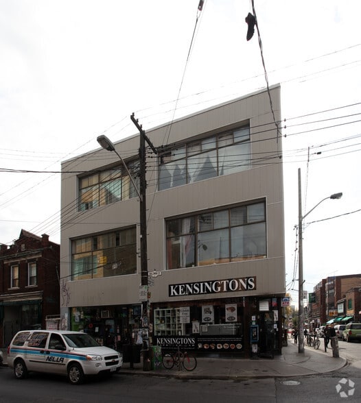 Primary Photo Of 181 Baldwin St, Toronto Storefront Retail Office For Lease