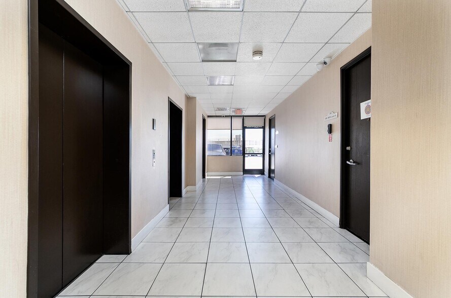 More Photos Of 6350 Laurel Canyon Blvd, North Hollywood Office For Lease