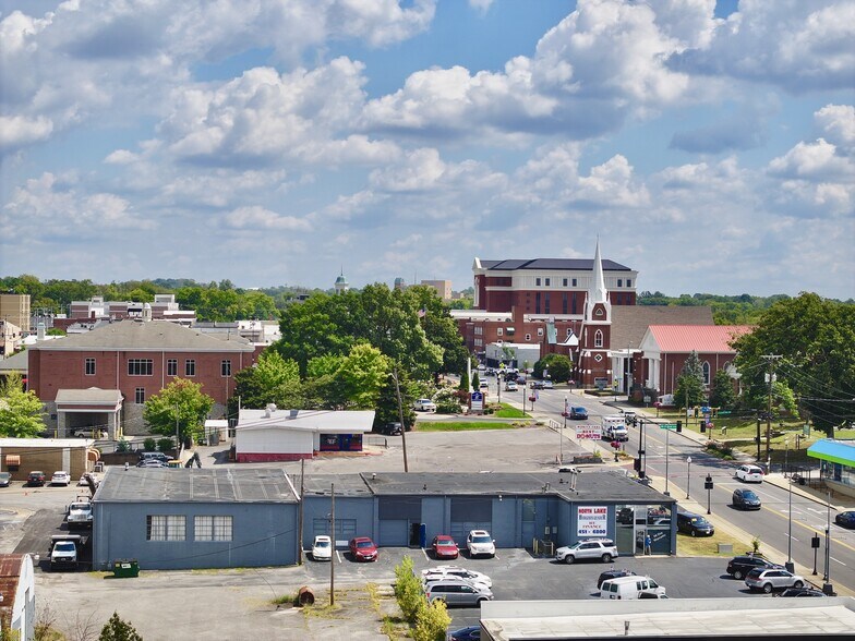More Photos Of 214 W Main St, Gallatin Auto Dealership For Lease
