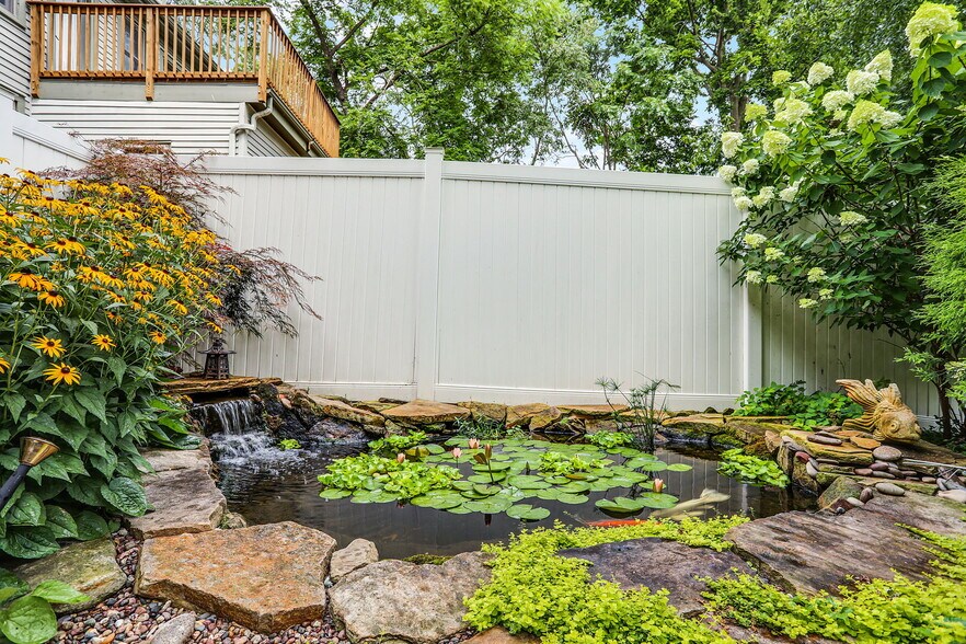 More Photos Of 504 W 5th St, Washington Hospitality For Sale
