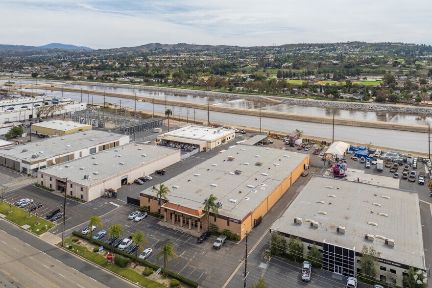 More Photos Of 4930 E La Palma Ave, Anaheim Warehouse For Lease