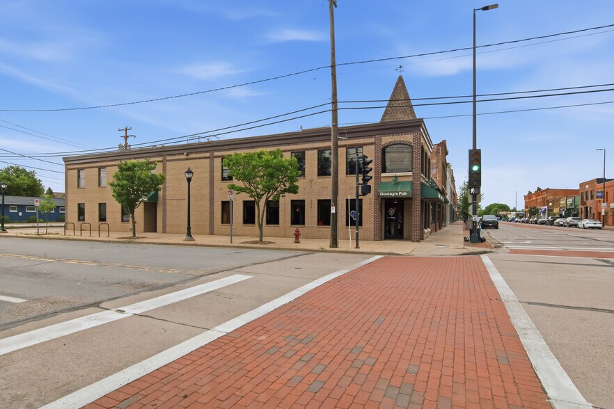 More Photos Of 442 Water St, Eau Claire Bar For Sale