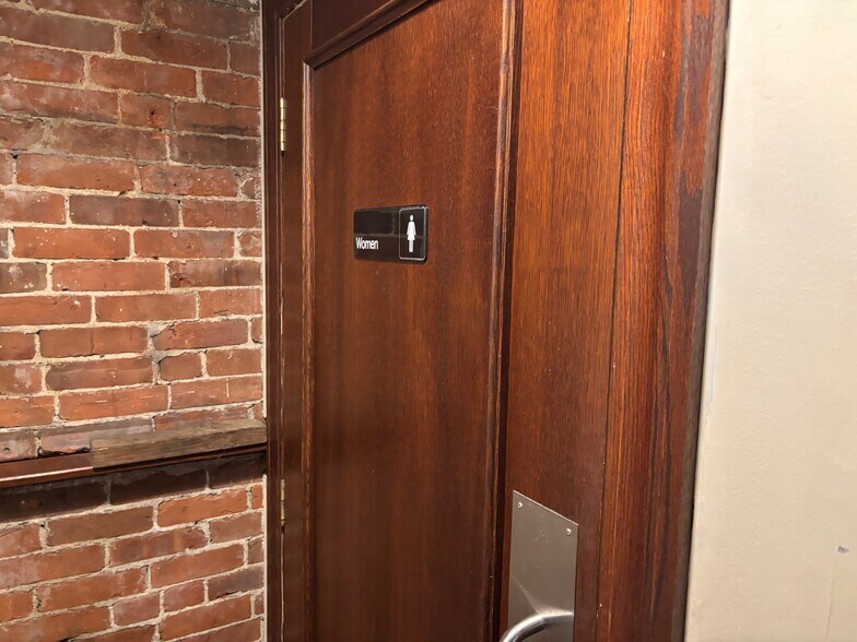 More Photos Of 78 Franklin St, Norwich Storefront Retail Office For Lease