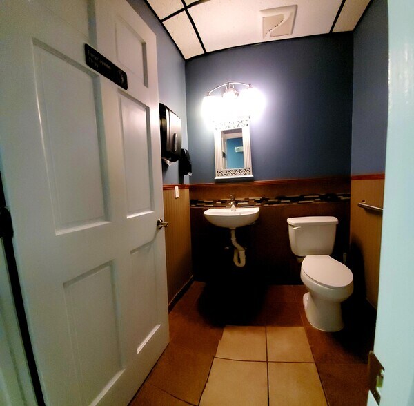More Photos Of 1403 Medical Plaza Dr, Sanford Medical For Sale