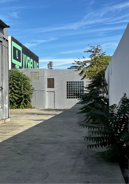 Primary Photo Of 2029 Sacramento St, Los Angeles Warehouse For Sale