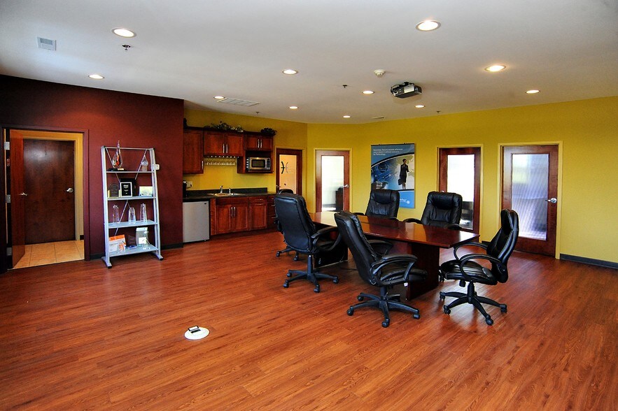 More Photos Of 830 Sidewalk Rd, Chesterton Loft Creative Space For Sale