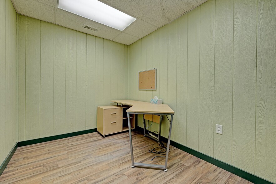 More Photos Of 1875 Lansing Rd, Charlotte Warehouse For Sale
