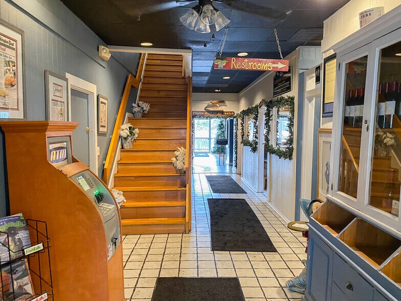 More Photos Of 14442 Solomons Island Rd, Solomons Restaurant For Lease