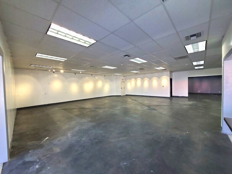 More Photos Of 14211 Beach Blvd, Westminster Freestanding For Lease