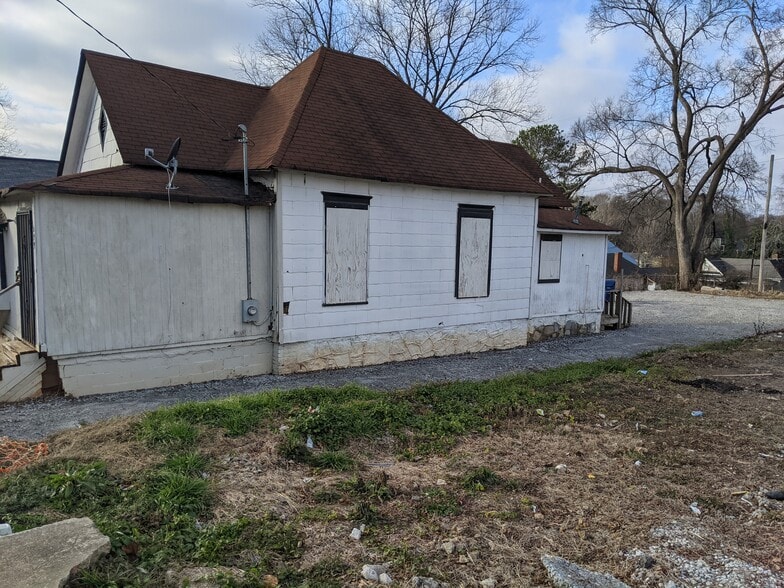 More Photos Of 699 Joseph E Boone Blvd NW, Atlanta Flex For Lease