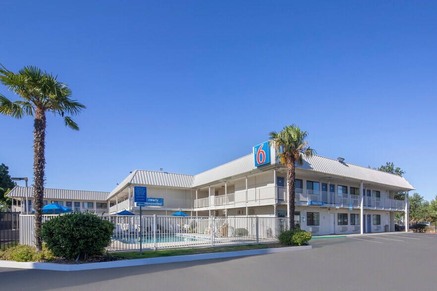 More Photos Of 1564 E Main St, Woodland Hotel For Sale