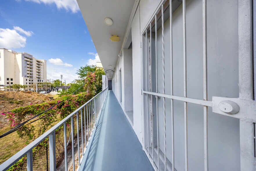 More Photos Of 752-776 W Flagler St, Miami Storefront Retail Office For Lease