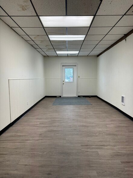 More Photos Of 106 N Spruce St, Townsend Office For Lease