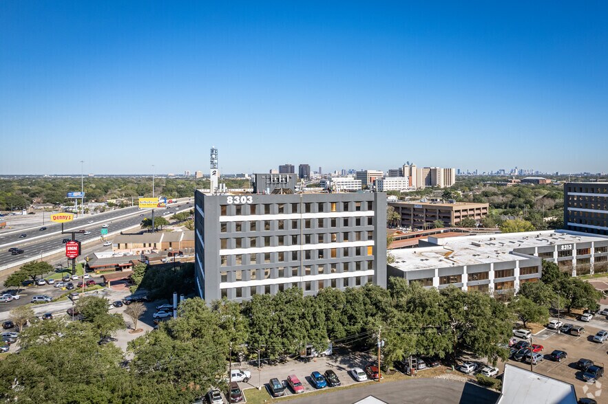 More Photos Of 8313 Southwest Fwy, Houston Unknown For Lease