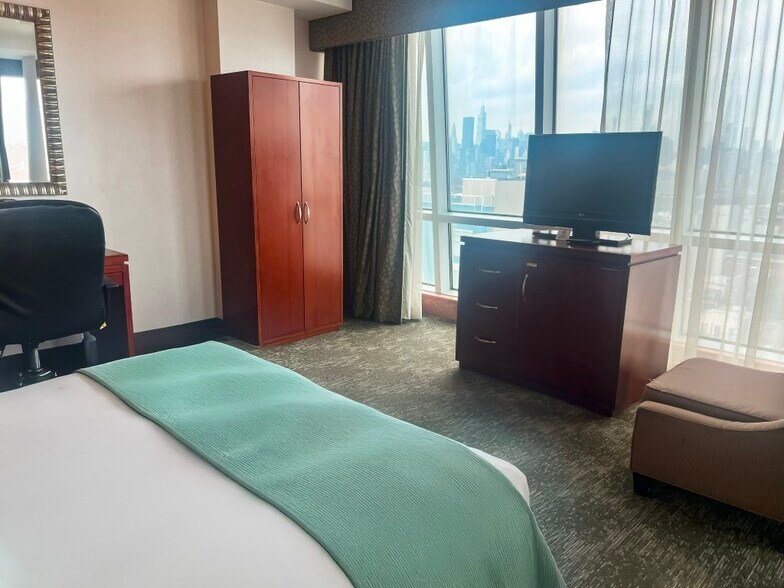 More Photos Of 39-05 29th St, Long Island City Hotel For Sale