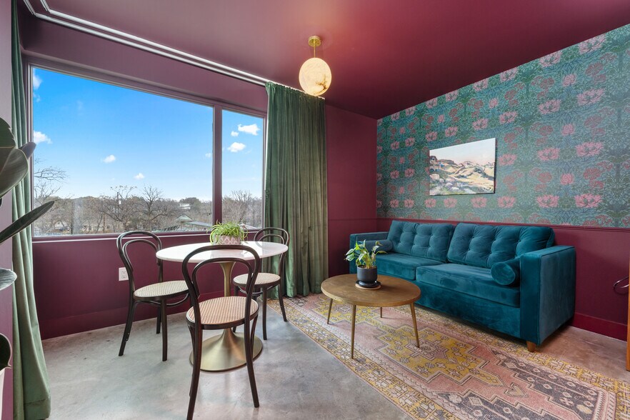 More Photos Of 1123 E 11th St, Austin Hotel For Sale