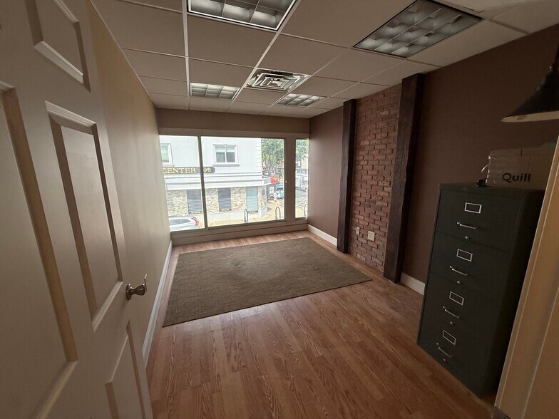 More Photos Of 381 Main St, Wakefield Storefront Retail Office For Lease