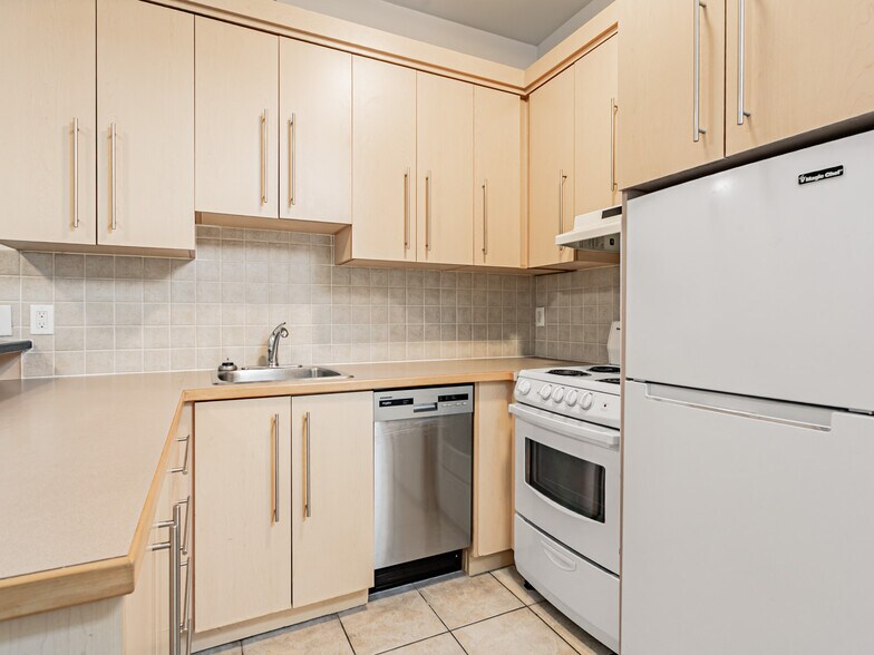 More Photos Of 24 Webster Av, Toronto Apartments For Sale