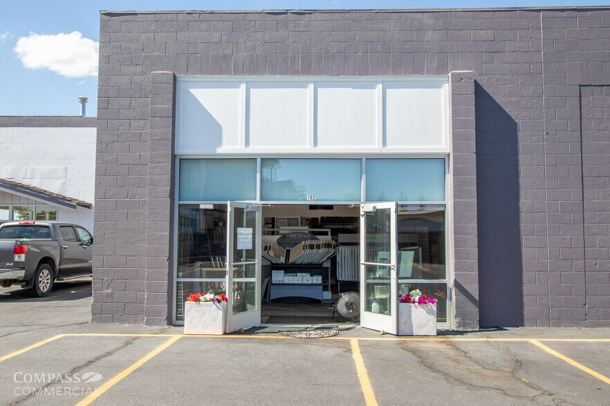 More Photos Of 798 NW 5th St, Redmond Storefront For Lease