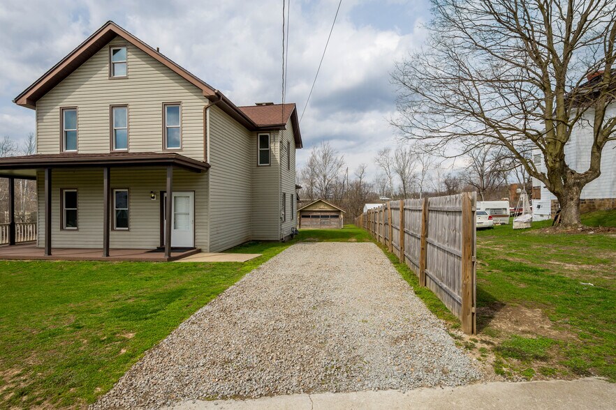 More Photos Of 19 Old Monongahela Pike, Eighty Four Service For Sale
