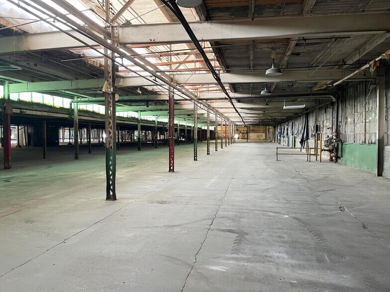 More Photos Of 3901 Camden Ave, Parkersburg Warehouse For Lease