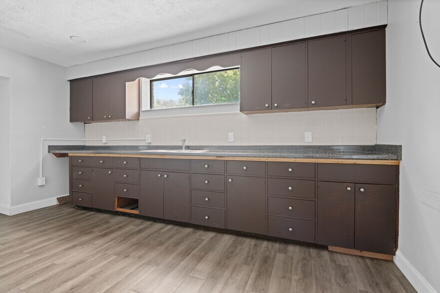 More Photos Of 901 S Main St, Rocky Top Office For Lease
