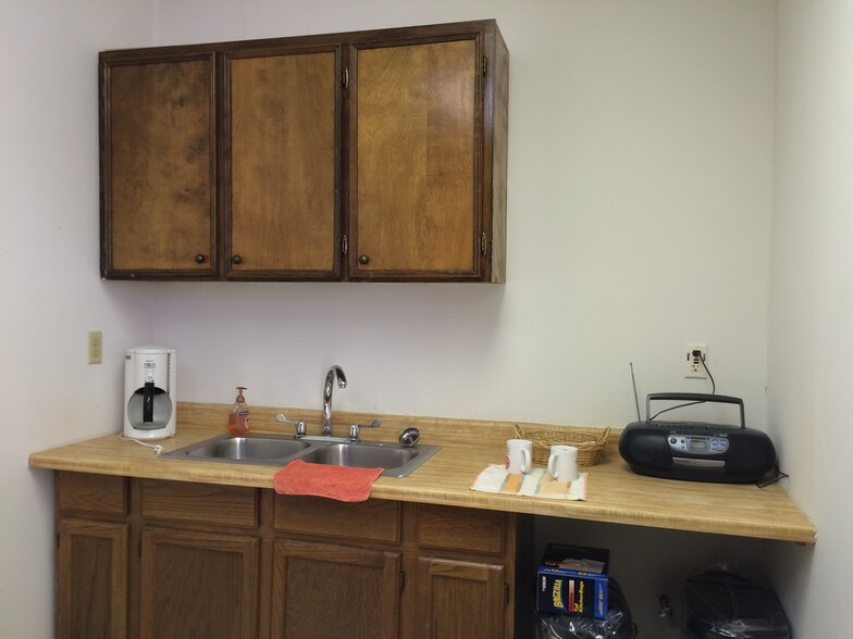 More Photos Of 5855 Sovereign Dr, Houston Office For Lease