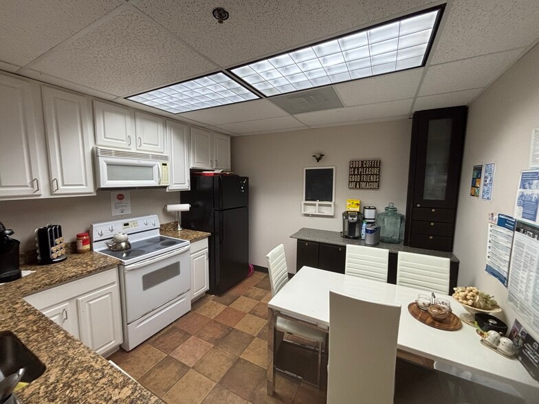 More Photos Of 21465 Price Cascades Plz, Sterling Freestanding For Lease