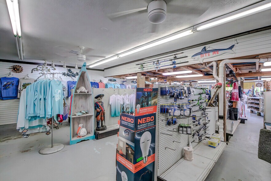 More Photos Of 7154 Shoal Line Blvd, Spring Hill Marina For Sale