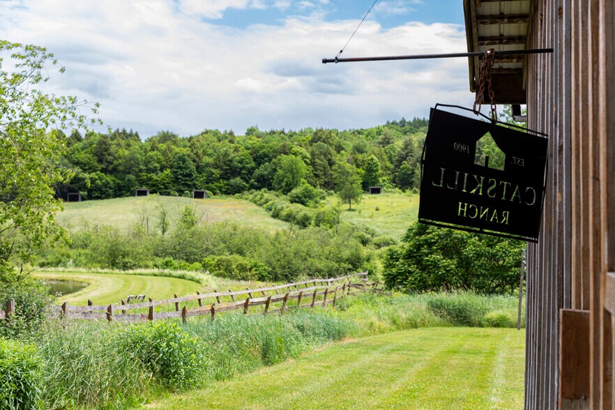 More Photos Of 538 N Harpersfield Rd, Jefferson Specialty For Sale