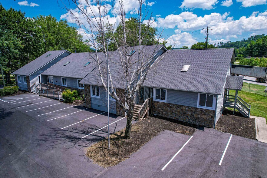 More Photos Of 5030 Hendersonville Rd, Fletcher Office For Sale