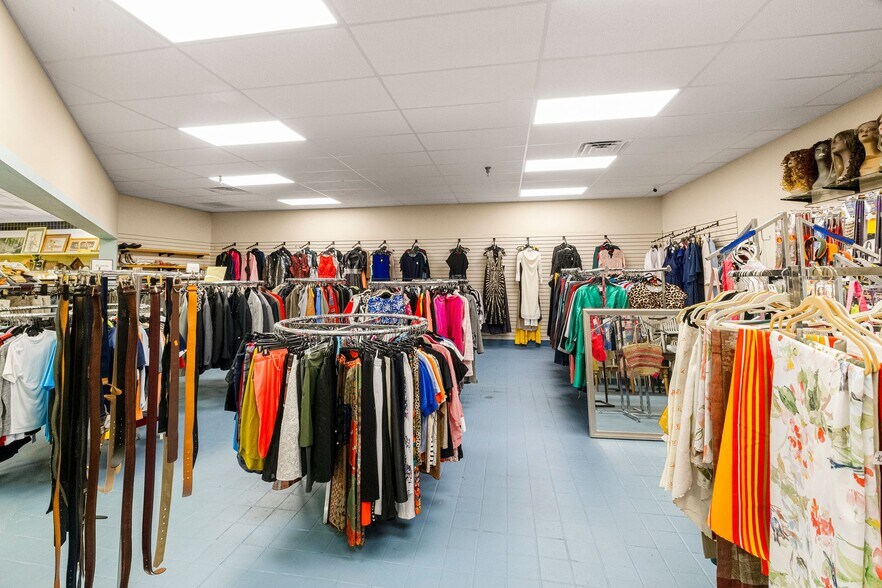 More Photos Of 821 King George Blvd, Savannah Unknown For Lease