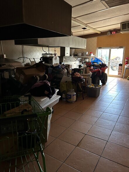 More Photos Of 18130 S US Highway 301, Wimauma Storefront For Sale