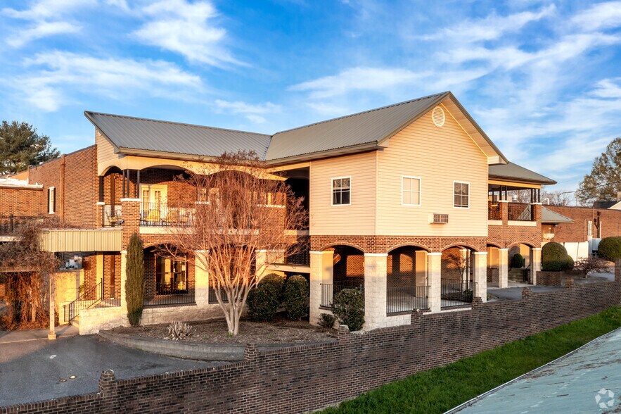 More Photos Of 601 S Green St, Morganton Unknown For Lease