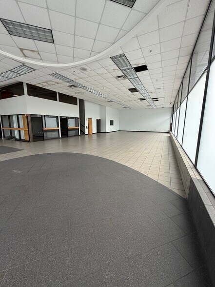 More Photos Of 157 W Central St, Natick Auto Dealership For Lease