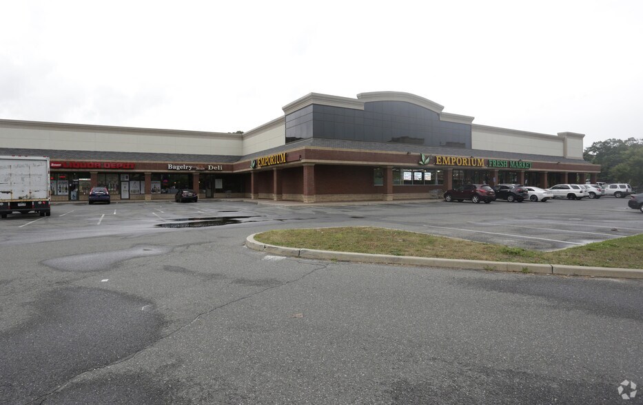 More Photos Of 876 Connetquot Ave, Islip Terrace Supermarket For Lease