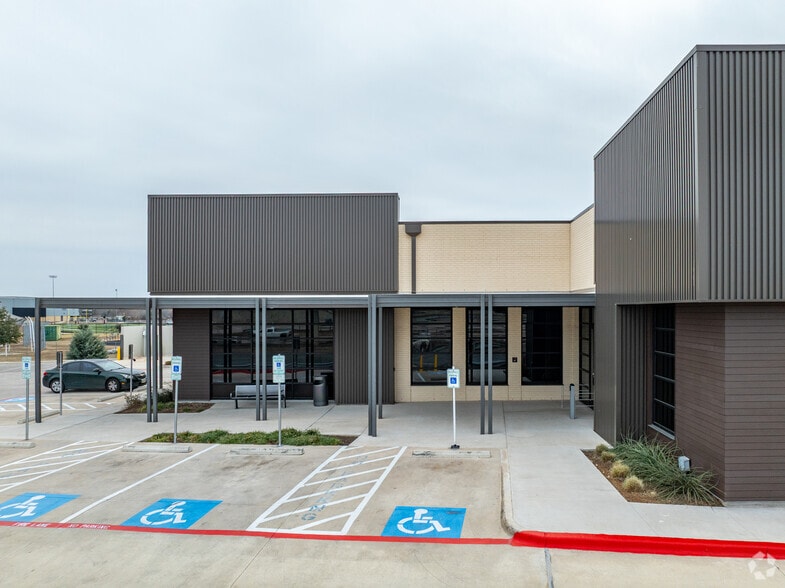 More Photos Of 4715 S Lamar Blvd, Sunset Valley Storefront For Lease